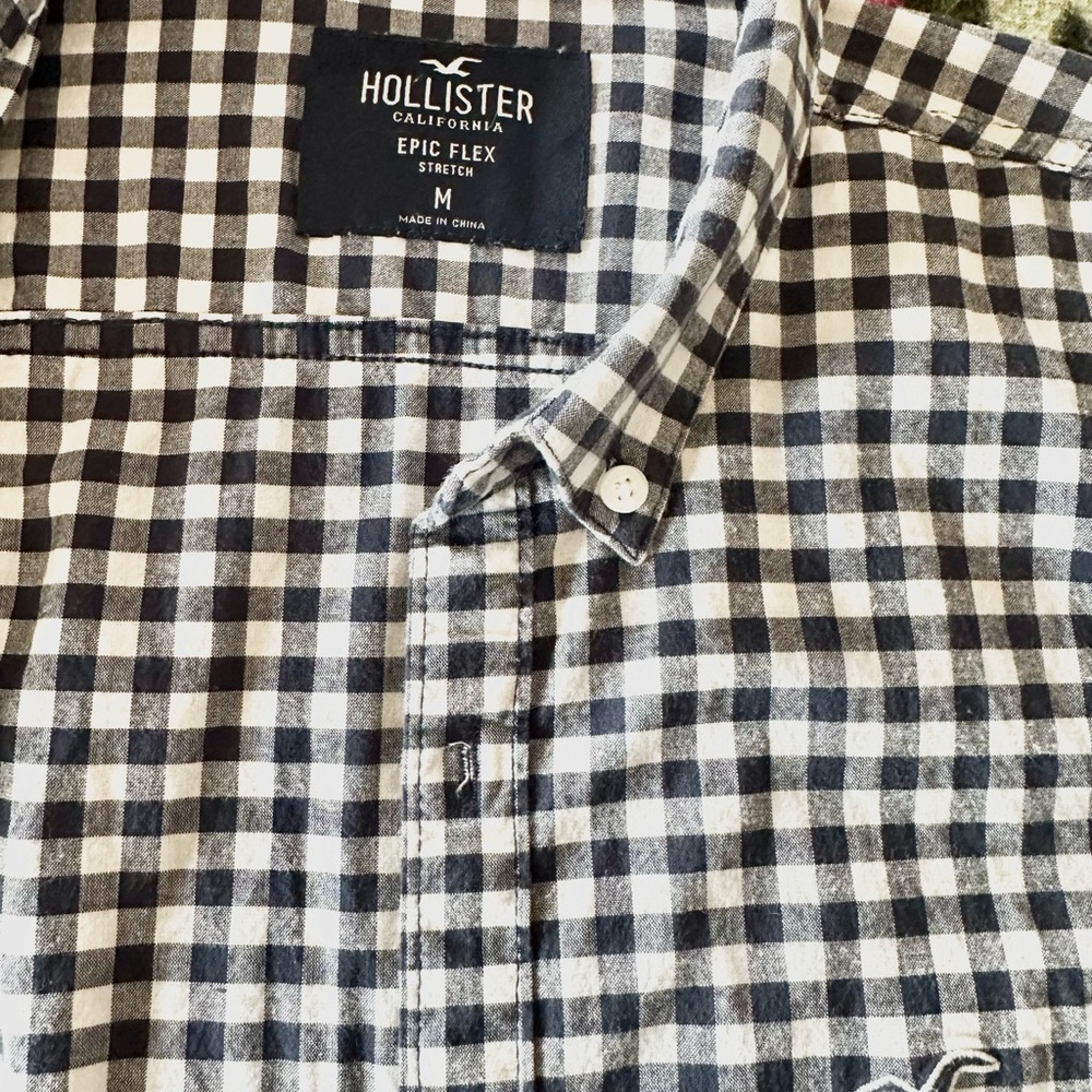 Hollister Men's Checkered Button Down Shirt